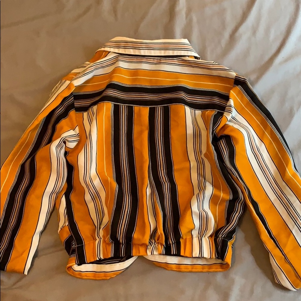 Cropped Button Up - Picture 2 of 5